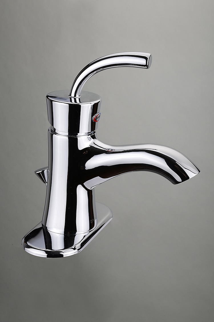 2013年拍摄的不锈钢水龙头