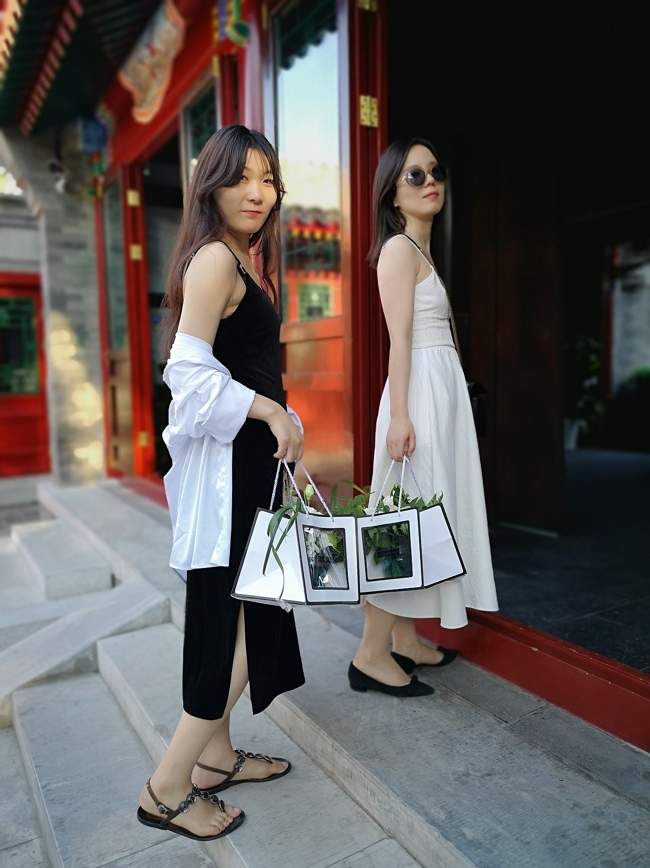 北京胡同博物馆里的两个小仙女