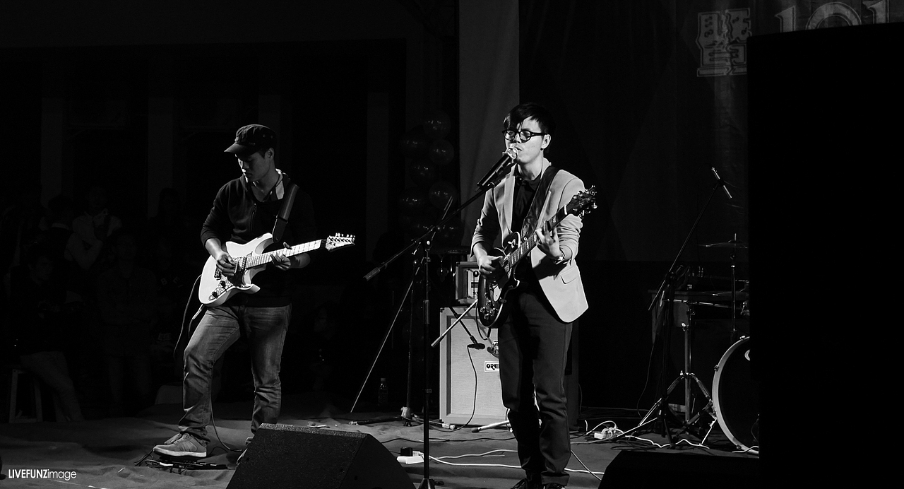 一场小型乐队现场演唱会