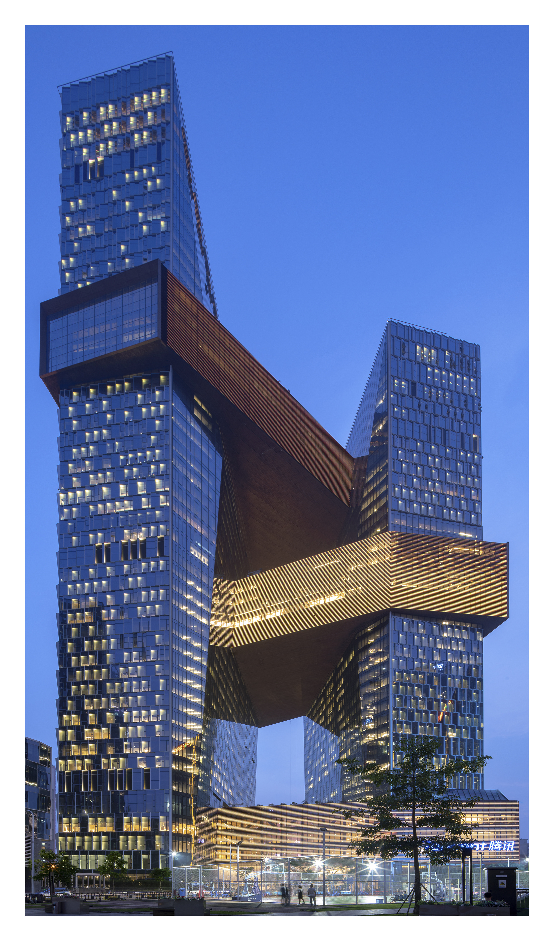 城市高层夜景摩天大楼图片-图行天下素材网
