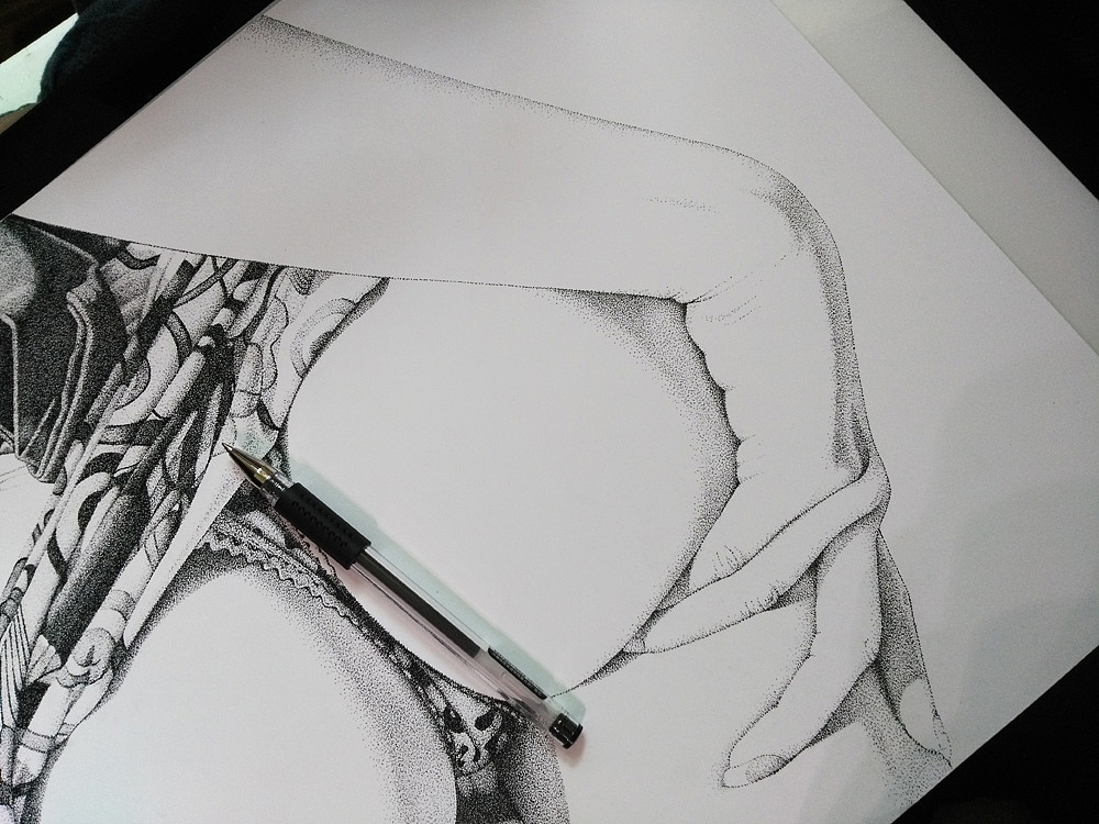 刻画右手的明暗关系。