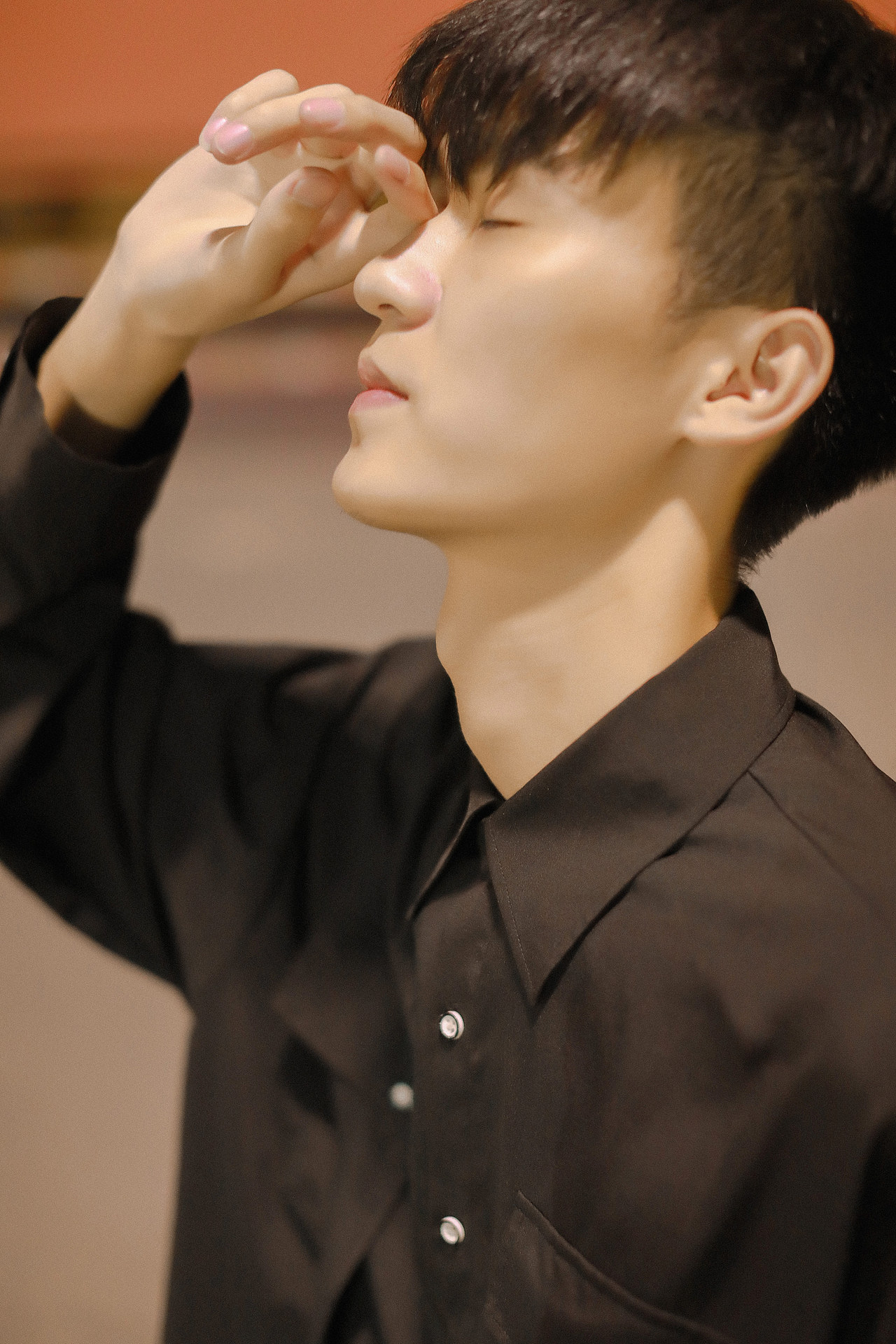 一组男生夜景人像