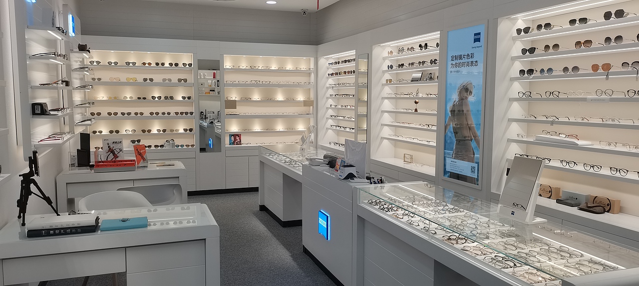 眼镜店装修展柜可以做烤漆也可以做木纹的