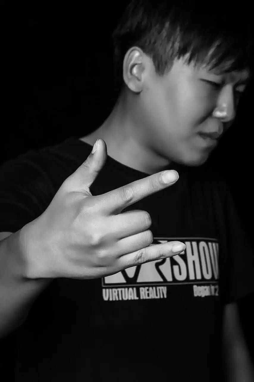 VR show 虚拟现实体验店 logo两版（图ZNjI3MjU0NzY=） - Logo - 站酷设计师slve原创素材 - 站酷ZCOOL