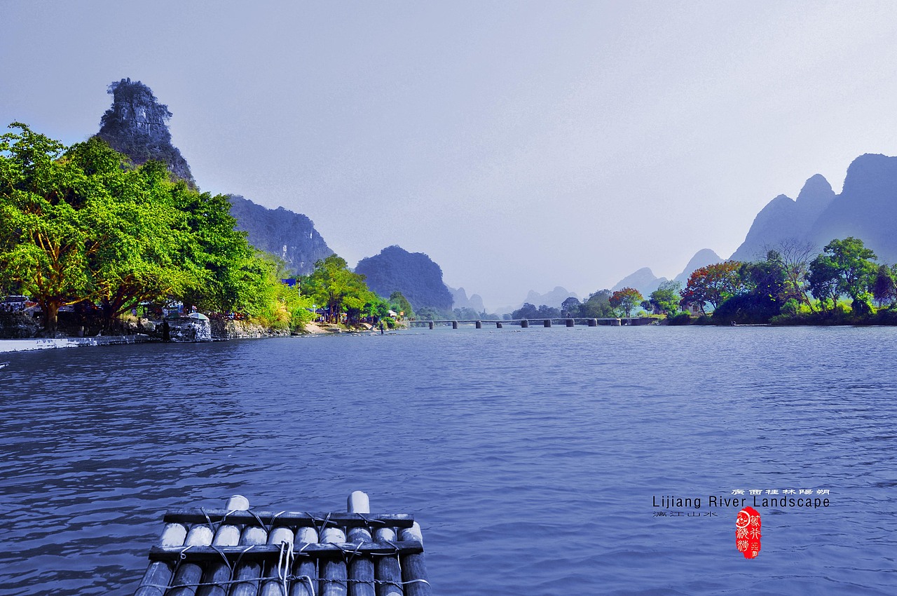 广西风景水墨山水画——桂林漓江及十万大山