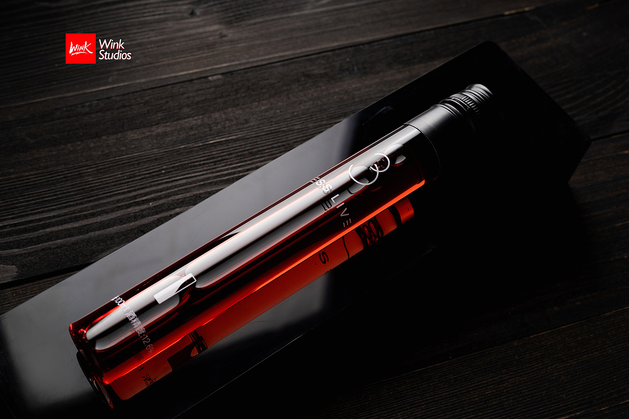 小支酒,暗调里的一缕灯