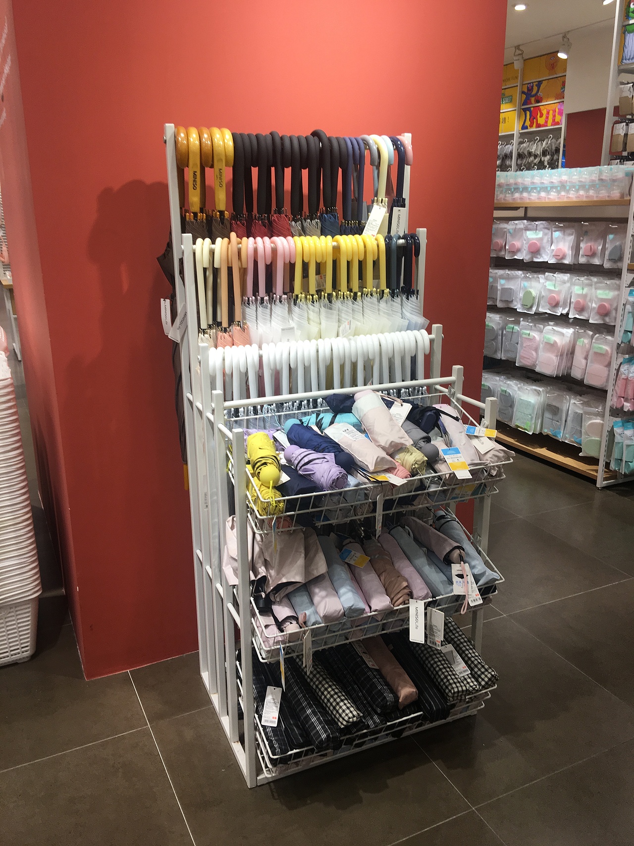 广州大唐名创优品货架精品饰品店文具店货架介绍