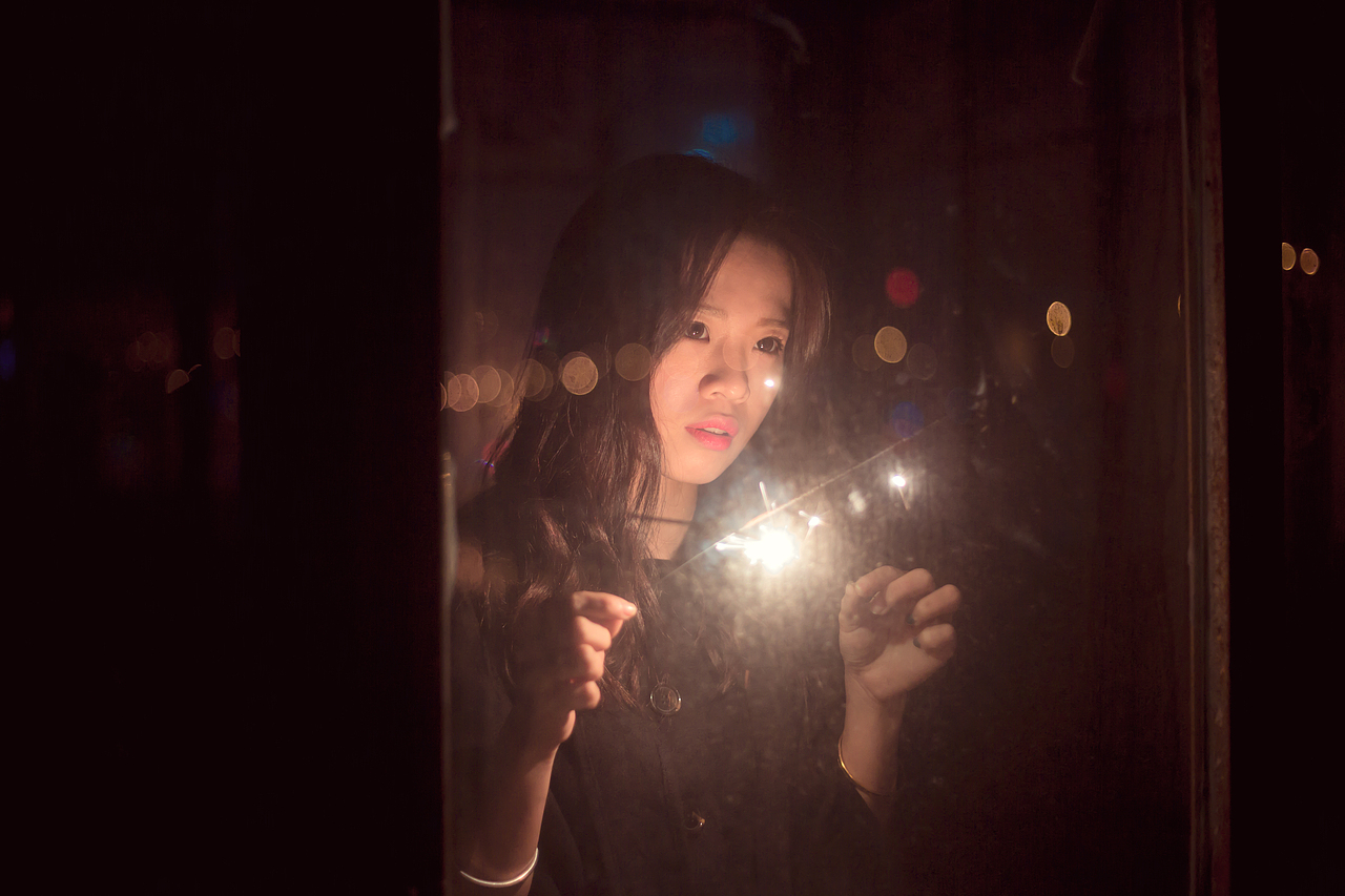 黑夜里的小仙女