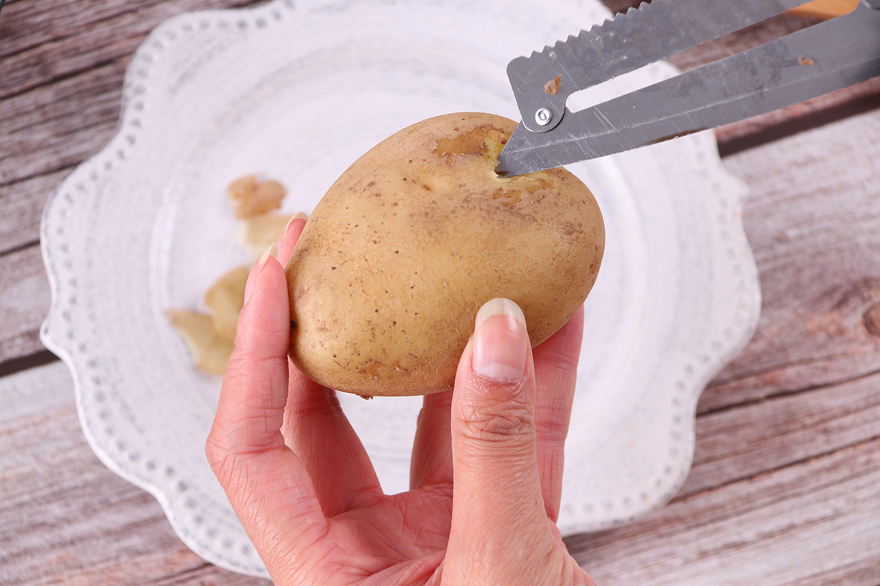 C02-烹饪用具\V90不锈钢削皮刀