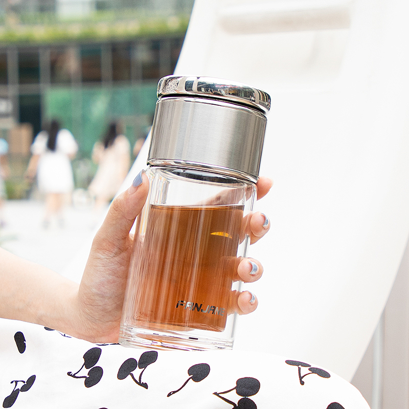 茶水分离杯 随手杯外景拍摄（图ZMjIxODY3MDY4） - 产品摄影 - 站酷设计师隔壁老陈在路上原创素材 - 站酷ZCOOL