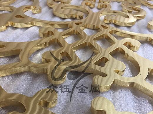 铝板镂空浮雕镀金屏风隔断