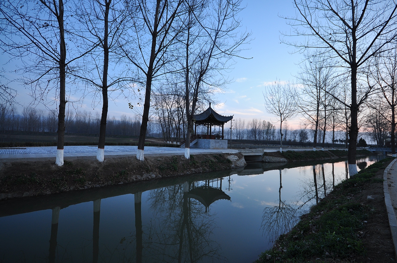 秦渡镇搭救落水少年