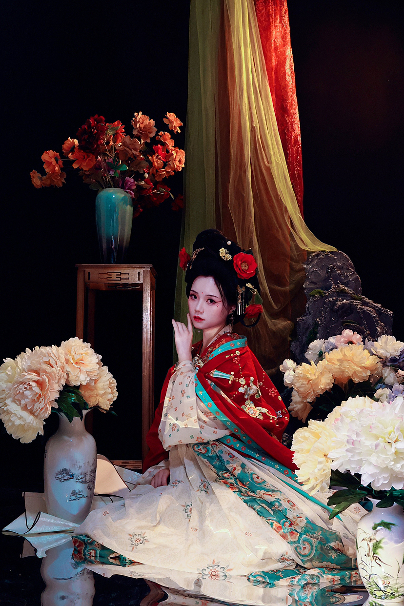 📷｜“云想衣裳花想容，春风拂槛露华浓”（图ZMzU1MTcyMDQw） - 人像摄影 - 站酷设计师西瓜不要加啵啵原创素材 - 站酷ZCOOL