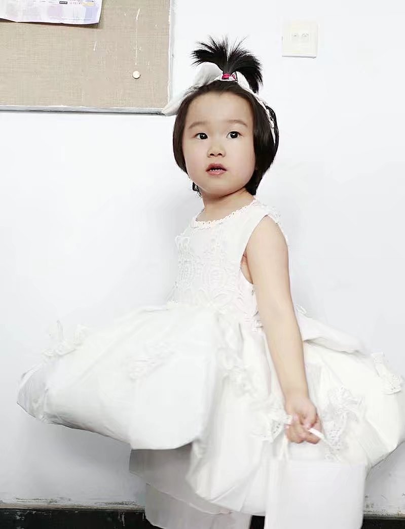 传统纹饰课时做的小裙子,纯手工制作,材质用的卫生纸