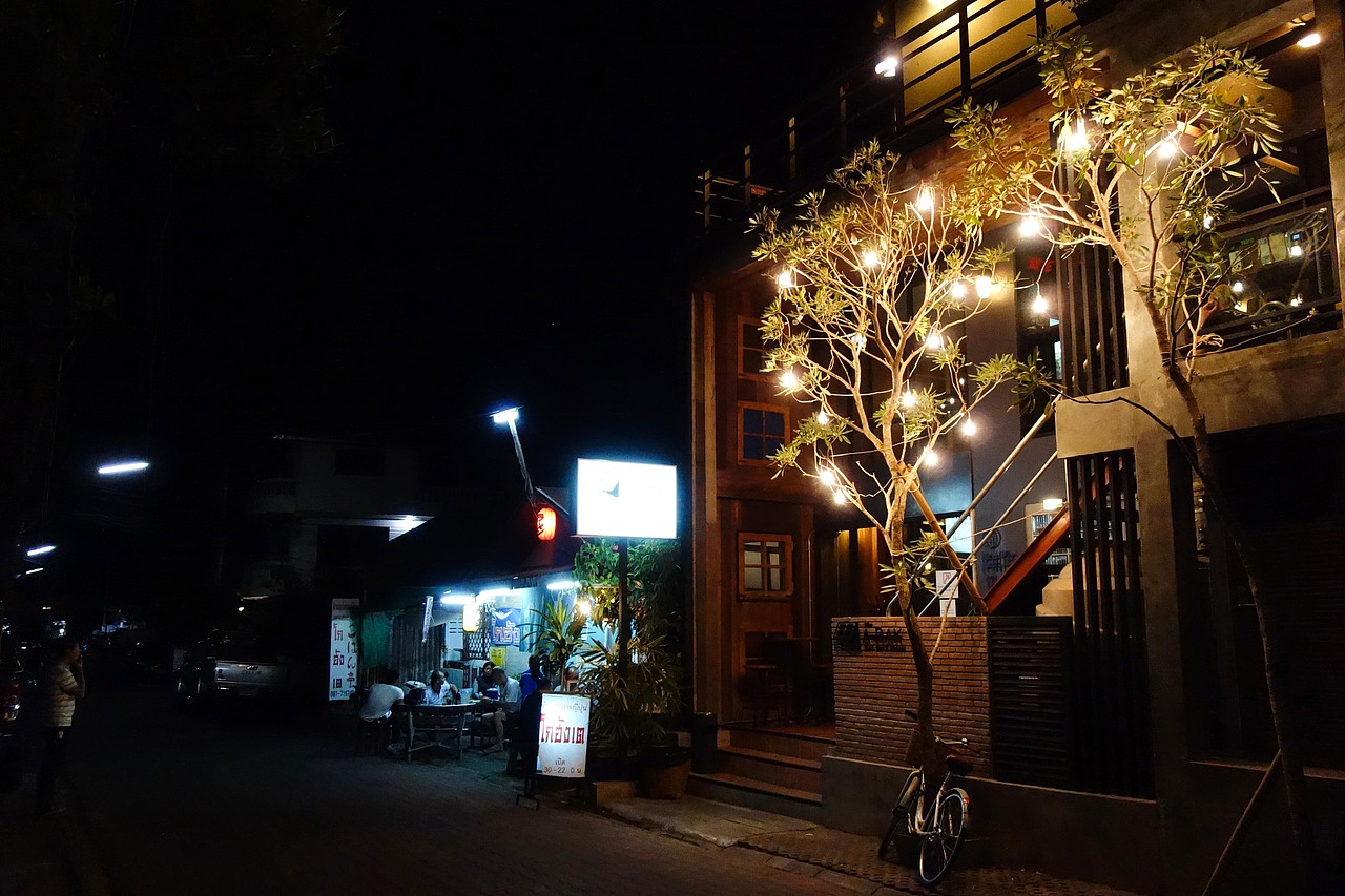 泰国旅拍_Day2_4_清迈古城街道的夜晚