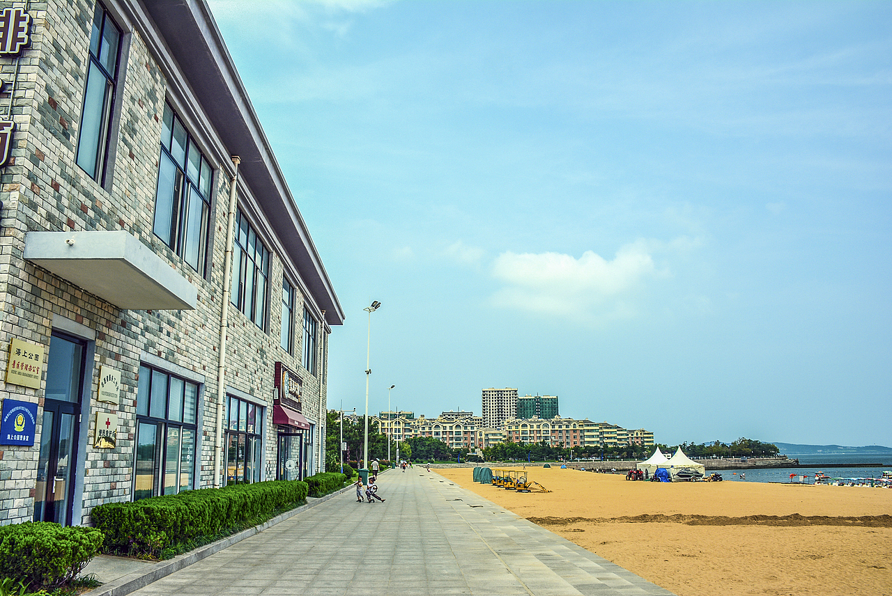 海边的海景房,大多卖给了外地游客,因为老威海人都知道,海边的房子,只