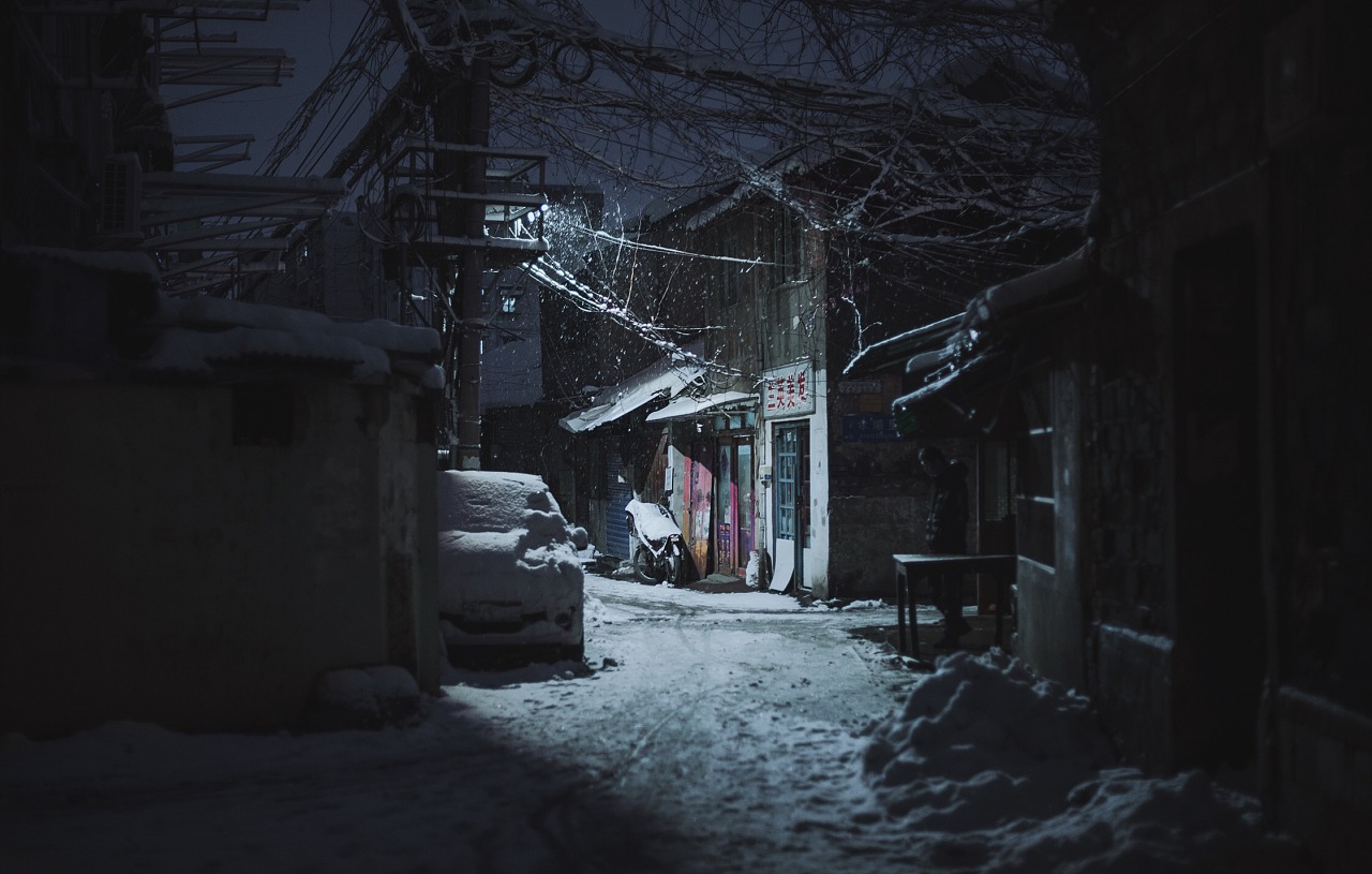 这么热的天,来点清凉的雪花吧,拍摄于南京老城区的雪夜南京|平面设计