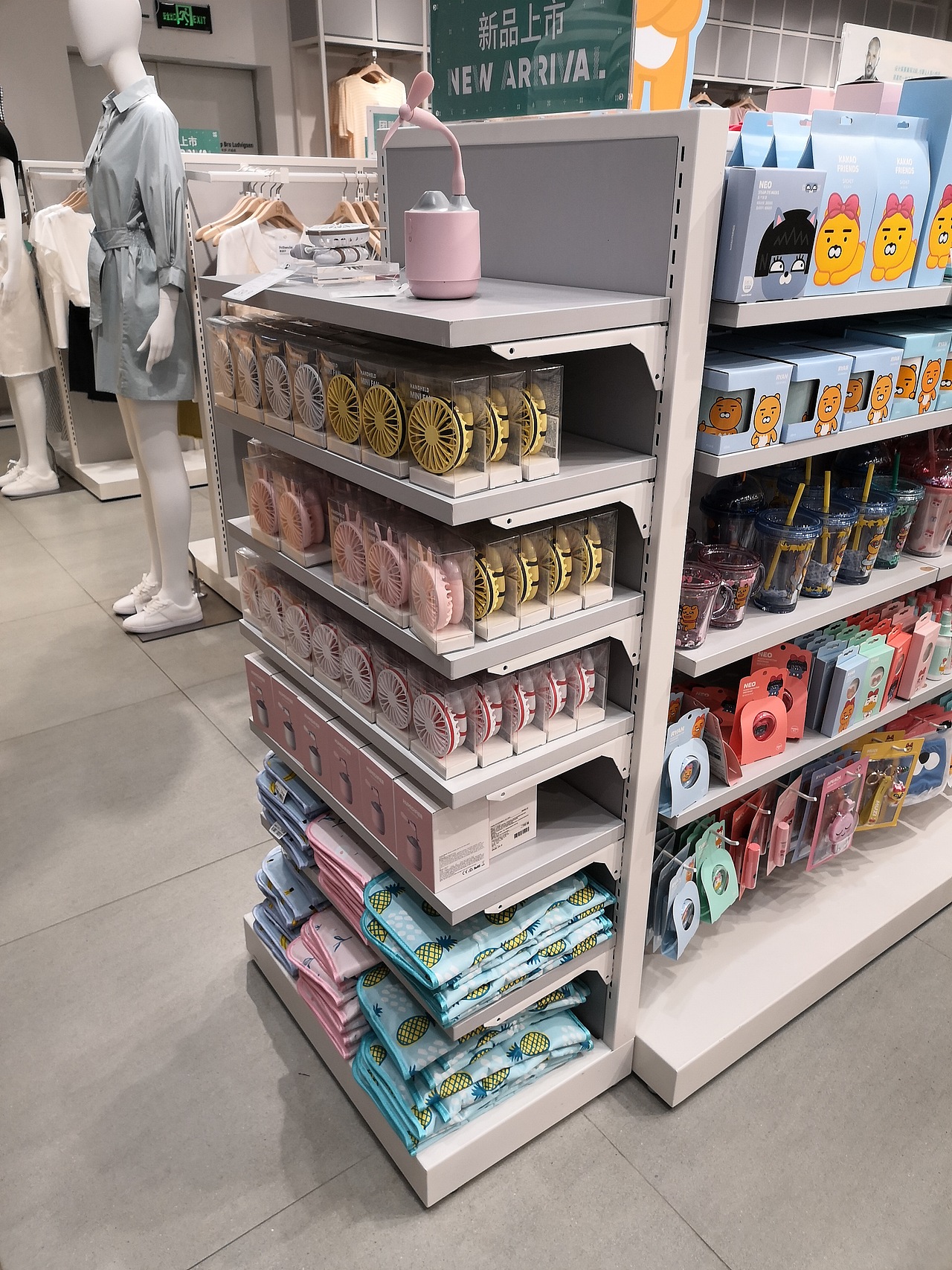 广州大唐展示_nome名创优品诺米货架厂家