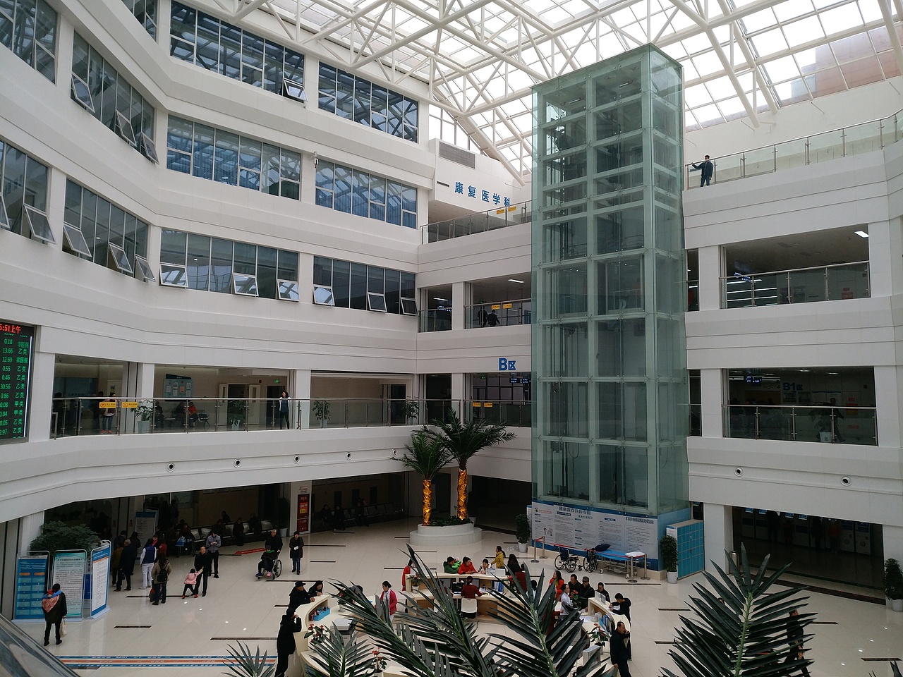 成都龙泉驿区第一人民医院（图ZMTAwODYxMDYw） - 环境/建筑摄影 - 站酷设计师追风者1949原创素材 - 站酷ZCOOL