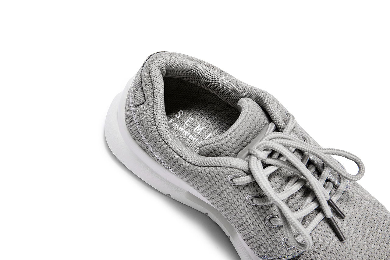 运动鞋白底拍摄