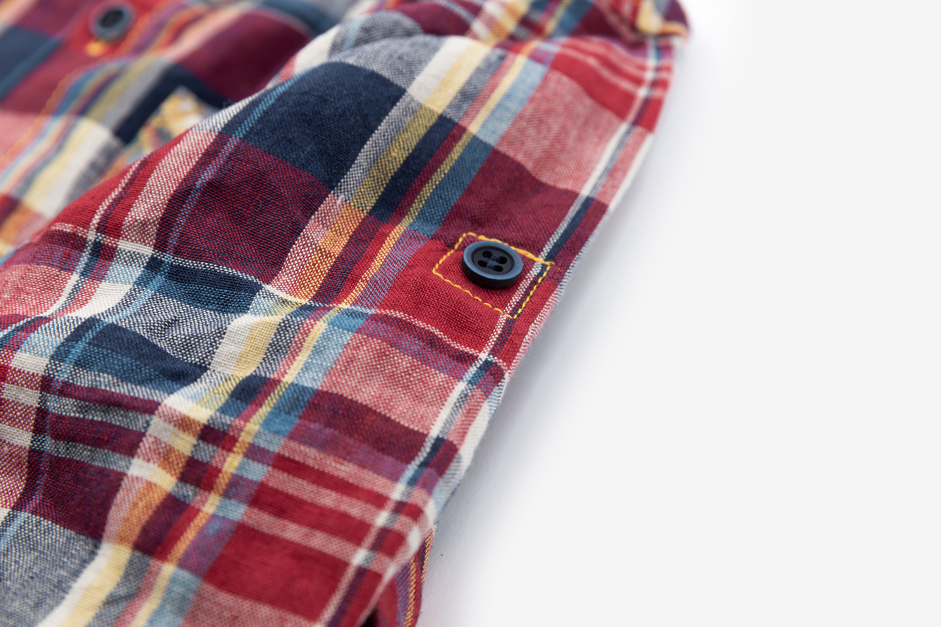 方格衬衫童装衣服服装白底静物产品拍摄图