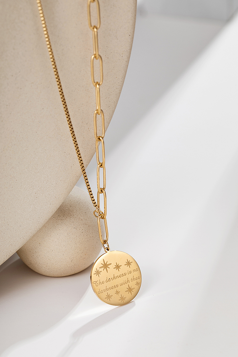 不锈钢项链 个性项链 时尚项链 项链摄影 场景图