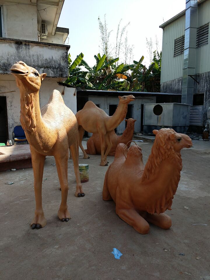 户外草坪园林景观摆件玻璃钢仿真动物雕塑 骆驼造型