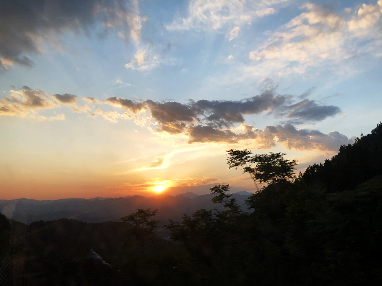 夕阳（图ZMjk5NjU1NDA4） - 风光摄影 - 站酷设计师等风来leslie原创素材 - 站酷ZCOOL