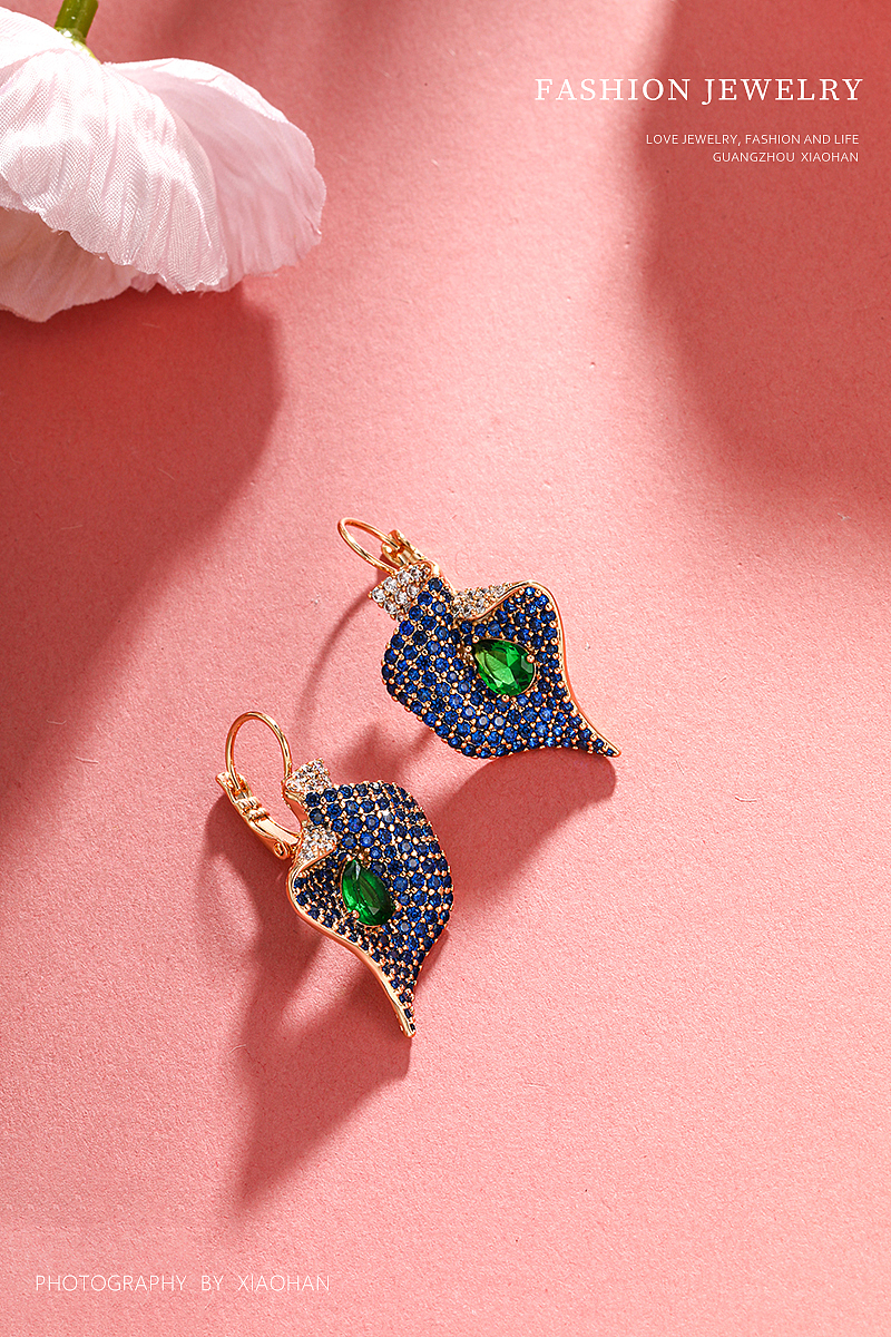 珠宝首饰拍摄 粉色底 日常拍摄 彩宝 耳钉 珍珠 项链