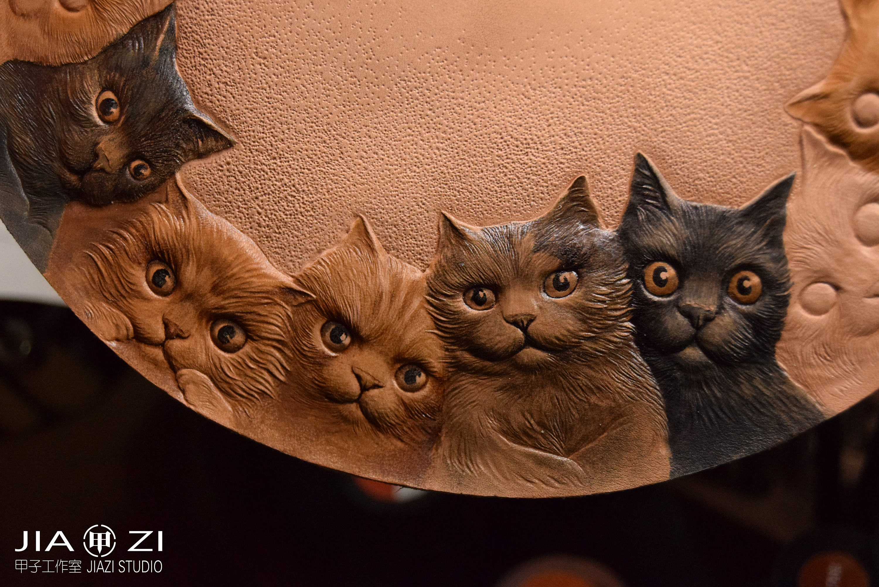 甲子工作室 原创皮雕 时间的猫
