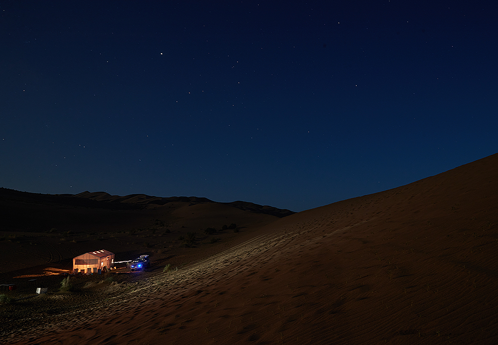  一天就消失的大地艺术，十天十夜绘制巨型沙画
