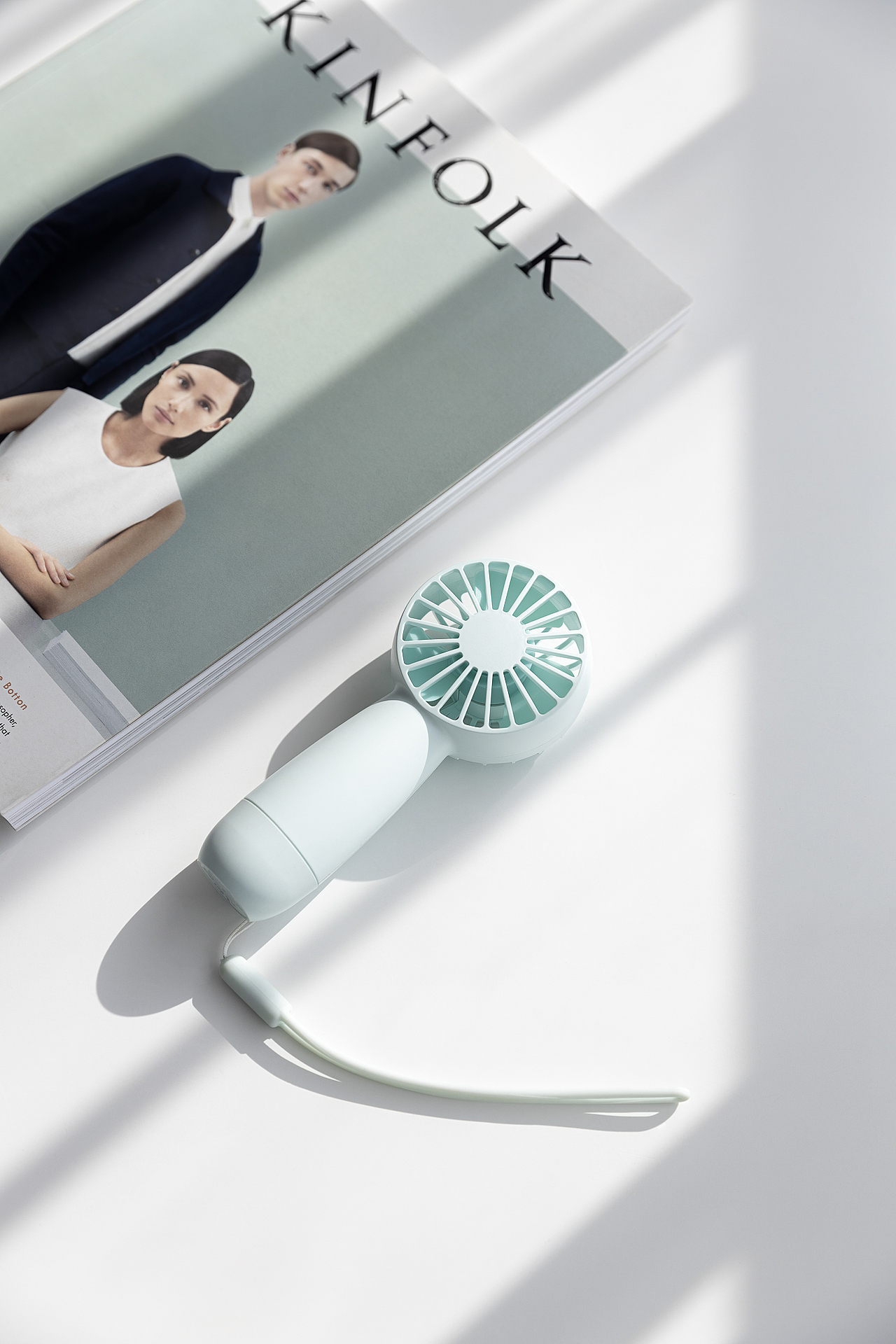 品牌案例丨黑白灰 迷你手持风扇