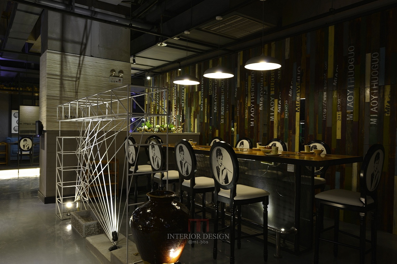 成都火锅店设计_黑白演绎极致火锅店设计