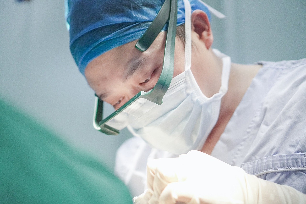 毛发种植医生术中纪实