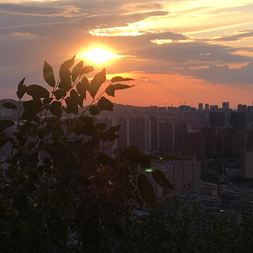 城市夕阳