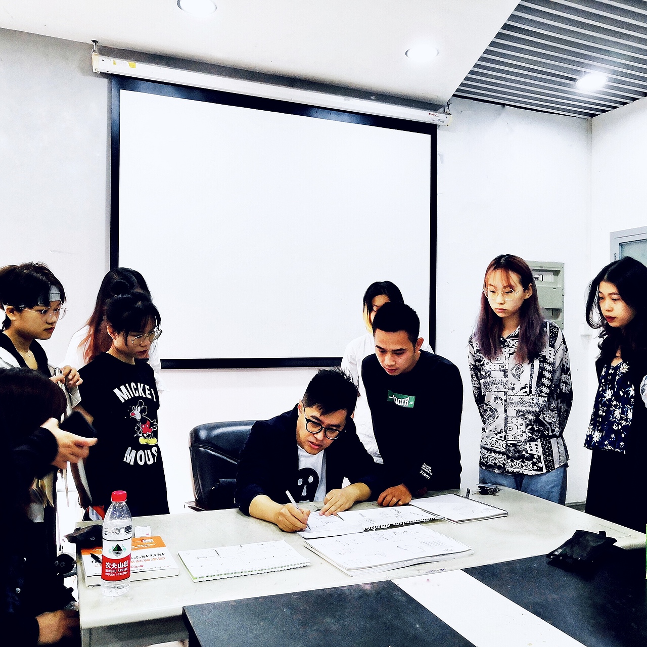 华南师范大学美术学院18视传书籍设计课程作业选