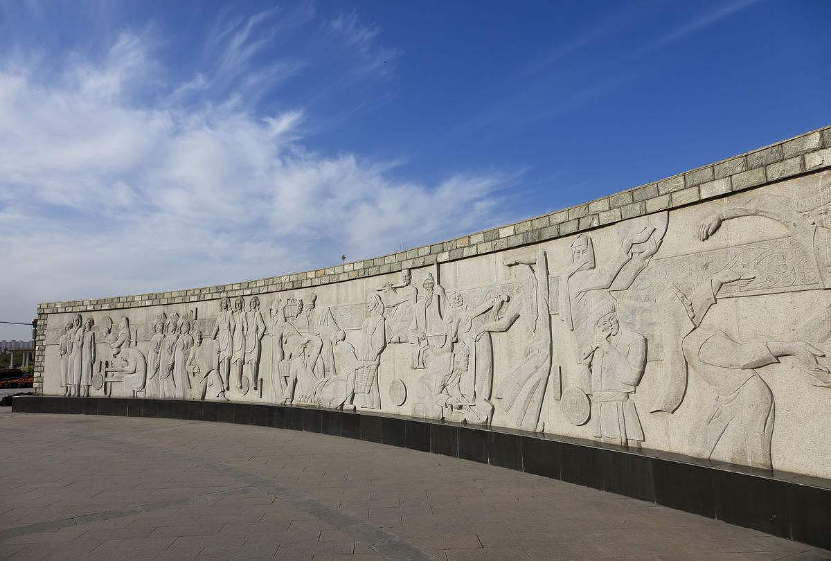 纪念碑广场浮雕设计