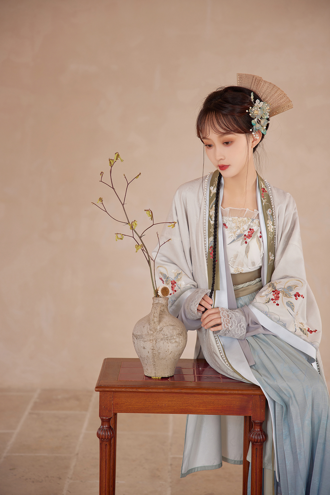 汉服设计| 雾霭冬青 设计图及成品展示（图ZMjk1NDYxNzQ4） - 传统/民族服饰 - 站酷设计师一斤的汉服世界原创素材 - 站酷ZCOOL