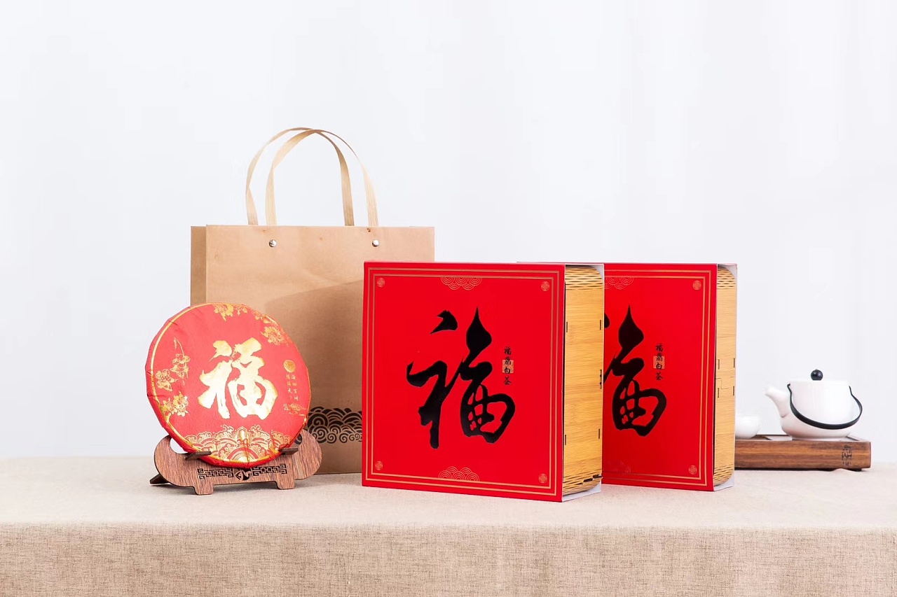 春节茶饼礼盒福字礼盒传统节日包装高档木盒烫金棉纸