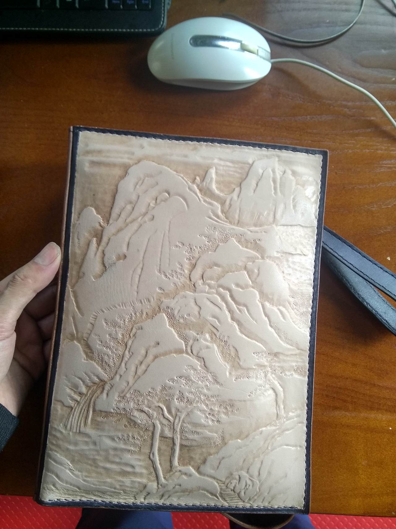 山水皮雕款男士手包 ,手工皮雕皮具