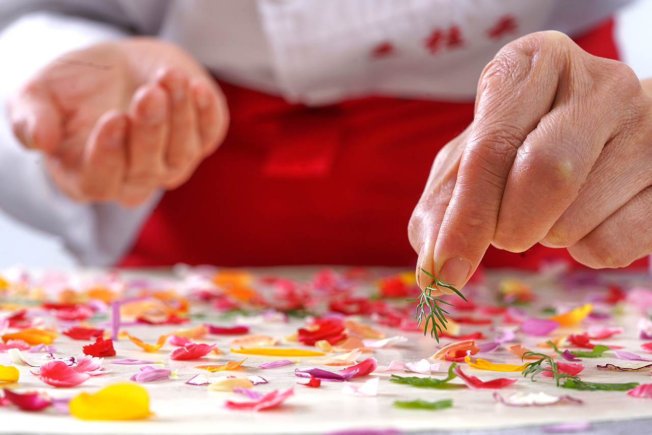谢霆锋锋味x船歌鱼水饺联名款产品鲜花蒸饺