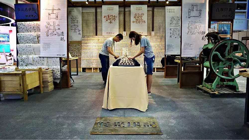 非遗小镇手绘海报设计 行走在字里行间的手工匠心（图ZMjAwNDI3NjY4） - 商业插画 - 站酷设计师伏案丨吴志勇原创素材 - 站酷ZCOOL