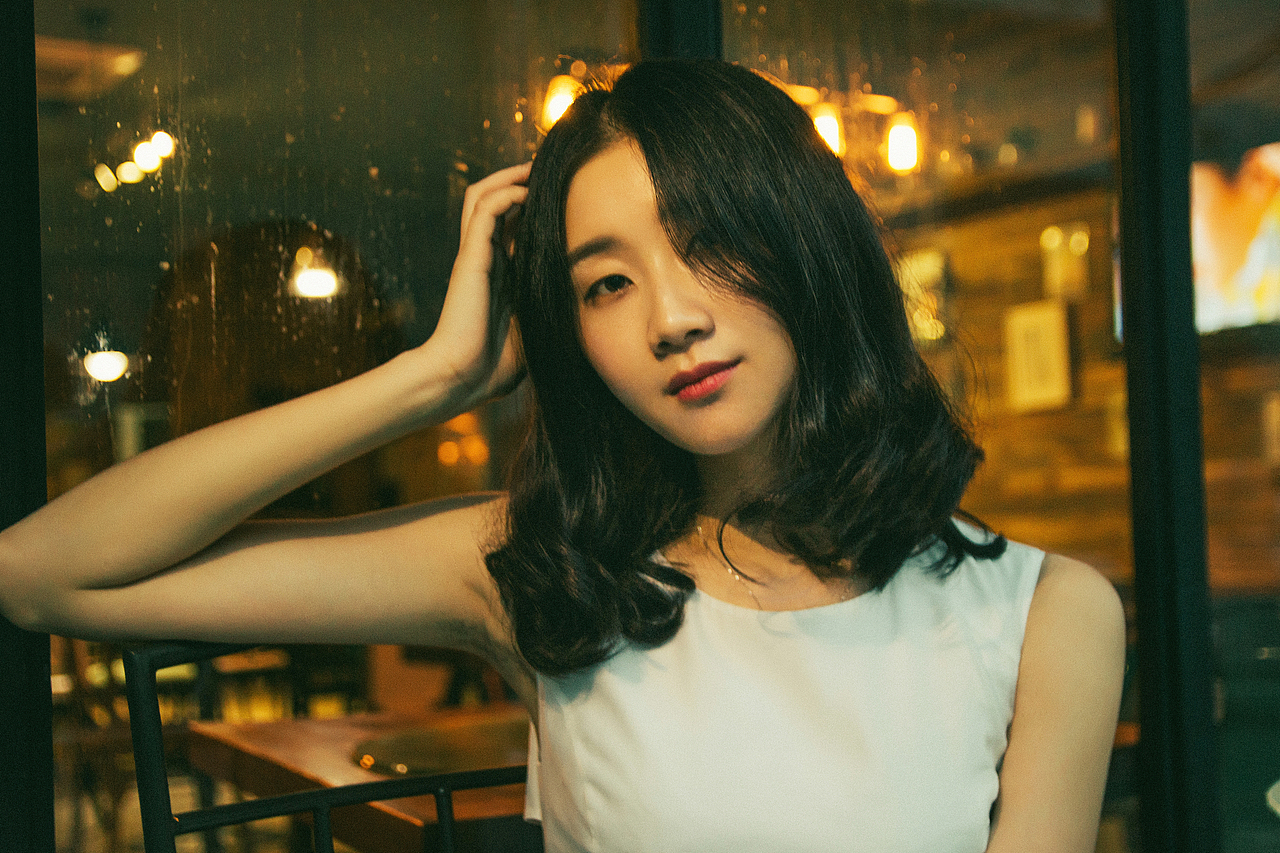 只记得那一天很匆忙 妳从沪的西南到东北~