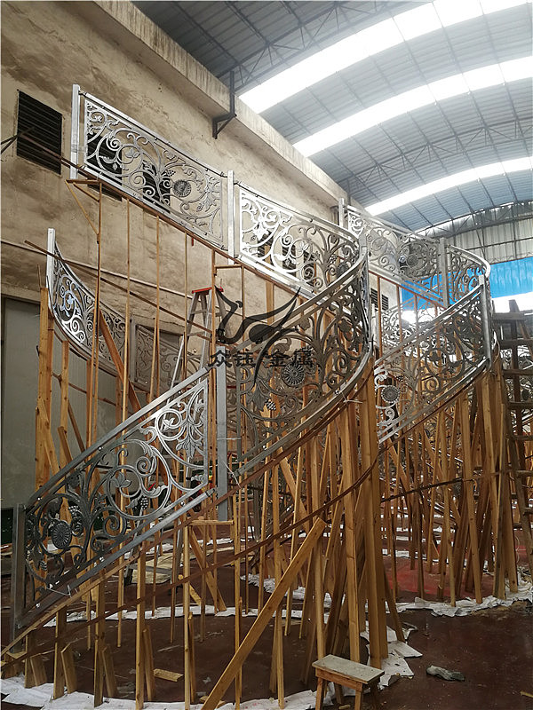 装饰别墅铜楼梯 轻奢铜雕刻楼梯护栏经验攻略