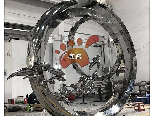 谈谈锻打不锈钢雕塑制造工艺 双曲面不锈钢锻造件