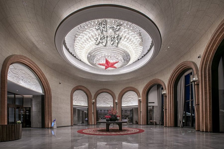 红色主题酒店大堂主题水晶灯定制解决方案（图ZMjY0OTIwOTgw） - 酒店餐饮设计 - 站酷设计师明古灯饰定制图库原创素材 - 站酷ZCOOL