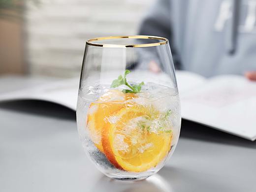 通透的玻璃杯