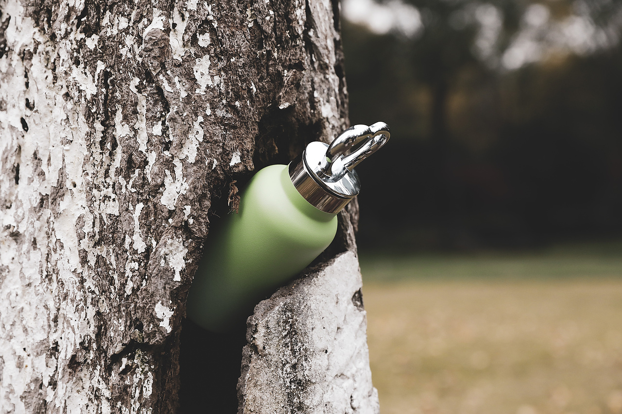 保温杯户外模特拍摄（图ZMjQwODMzODA0） - 产品摄影 - 站酷设计师haidong66原创素材 - 站酷ZCOOL