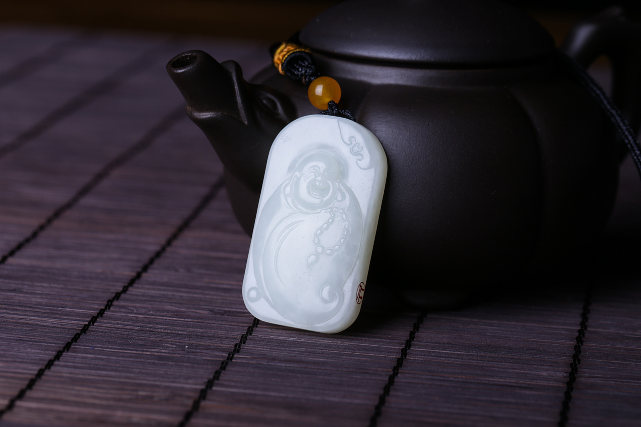 罗仁钦大师手工雕刻玉器拍摄