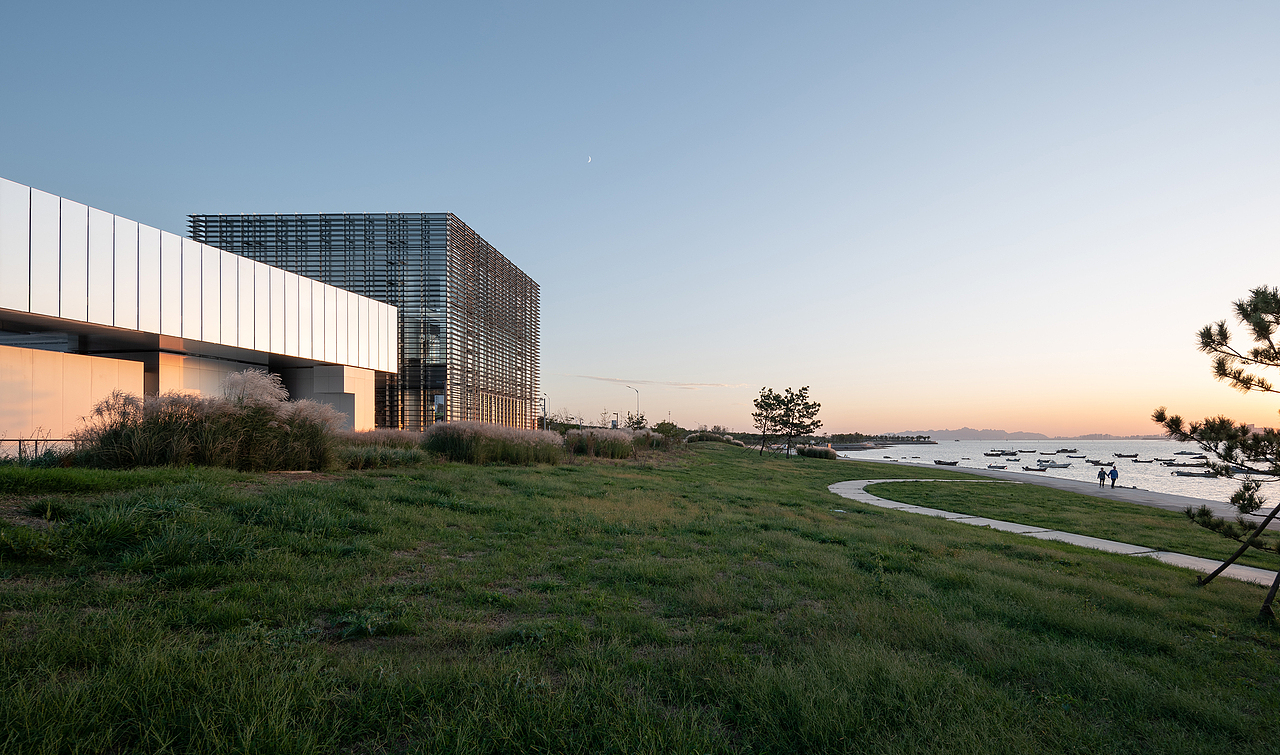 海岸、大海、人与花园之间的和谐关系